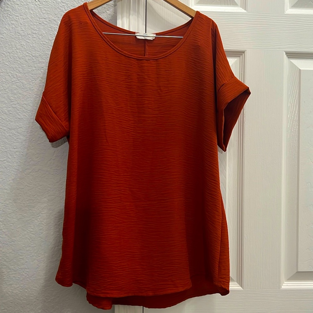 Entro burnt orange flowy top size medium
